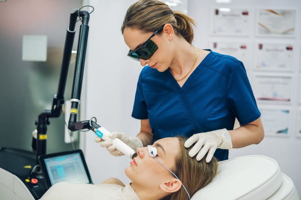 Tretman Picolo Premium laserom u ordinaciji dr Marije Bošković.