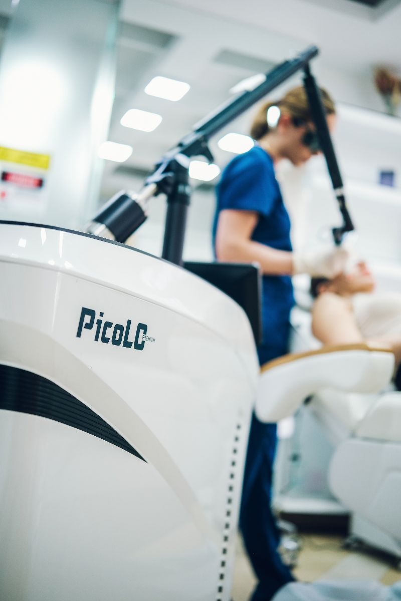 Tretman Picolo Premium laserom u ordinaciji dr Marije Bošković.